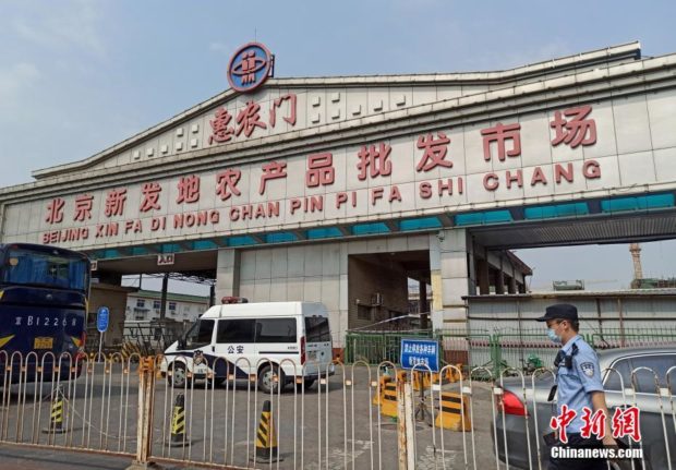 Xinfadi, the largest wholesale market with fruit, vegetable and meat supplies in Beijing, was suspended on Saturday. (Photo/Chinanews.com via China Daily/Asia News Network)