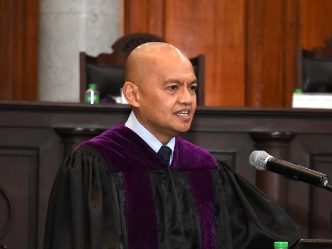 Justice Mario Victor F. Leonen, Chairperson of 2020 Bar Examinations delivers his speech during the online oathtaking of 2019 Bar passers. Photo from SC Public Information Office