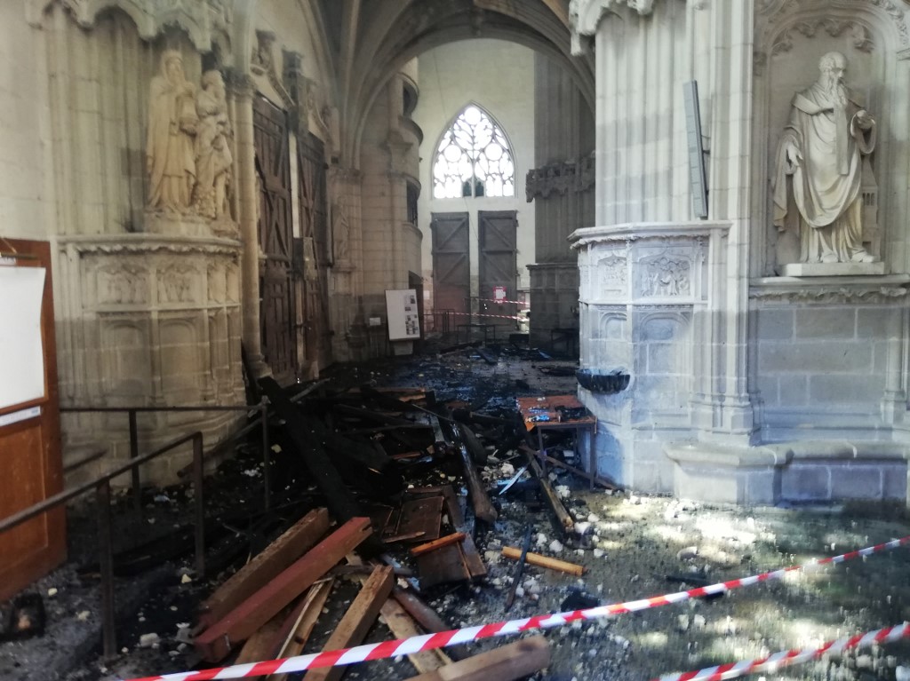 (FILES) This file photo taken on July 18, 2020 shows the remains of the burnt organ after falling from the 1st floor during a fire inside the Saint-Pierre-et-Saint-Paul Cathedral in Nantes, western France. - The man arrested after the fire in the Nantes cathedral on July 18 was again placed in police custody and presented to the public prosecutor on July 25, 2020, who requested his detention. The fire is now treated as a criminal act, the prosecutor of Nantes announced. (Photo by Fanny ANDRE / AFP)