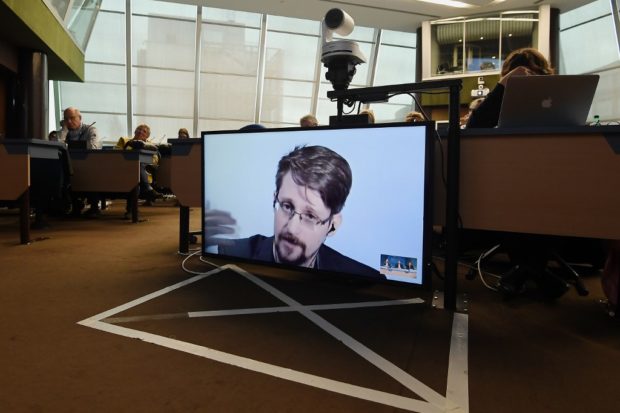 Edward Snowden aims to become dual US-Russian citizen