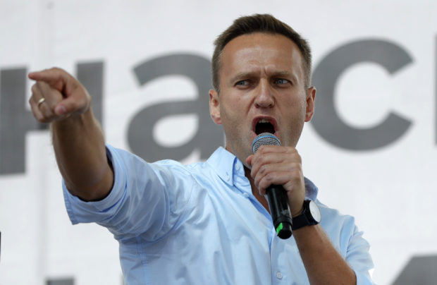 Kremlin critic Navalny vows to return to Russia on Sunday