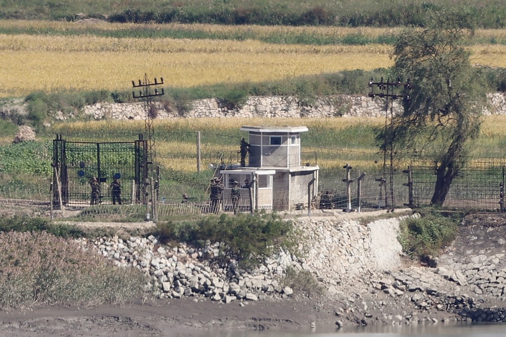 North Korean soldiers are seen at a military fence next to a guard post in the North Korean border county of Kaepoong, as seen across the Demilitarized Zone (DMZ) from the South Korean island of Ganghwa on September 25, 2020. - North Korean leader Kim Jong Un apologised on September 25 over the killing of a South Korean at sea, calling it an "unexpected and disgraceful event", Seoul's presidential office said. (Photo by - / YONHAP / AFP) / - South Korea OUT / REPUBLIC OF KOREA OUT  NO ARCHIVES  RESTRICTED TO SUBSCRIPTION USE