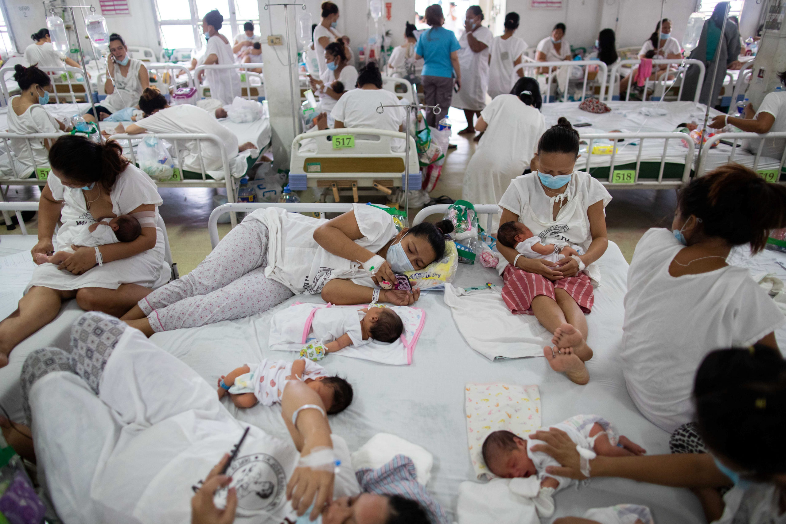 Mothers, newborns cram inside Philippines busiest maternity ward amid COVID-19 outbreak