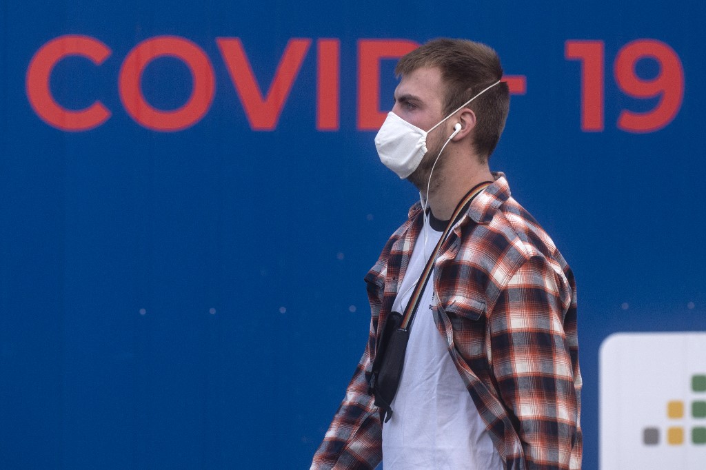 A man wearing a face mask walks past a COVID-19 / coronavirus testing station on September 24, 2020 in Prague. - Seven European Union countries -- Spain, Romania, Bulgaria, Croatia, Hungary, Czech Republic and Malta -- are of "high concern" due to rising Covid-19 death rates, the European Centre for Disease Control and Prevention warned Thursday, September 24, 2020. (Photo by Michal Cizek / AFP)