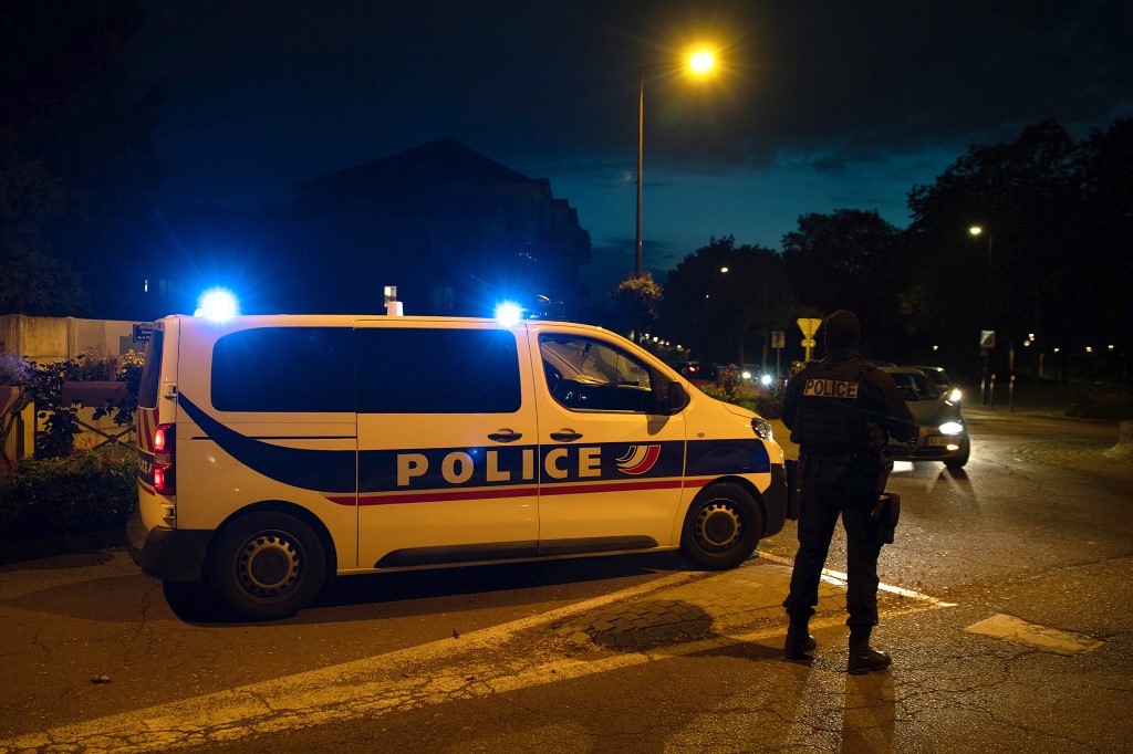 French police officers stand guard a street in Eragny on October 16, 2020, where an attacker was shot dead by policemen after he decapitated a man earlier on the same day in Conflans-Sainte-Honorine. - French anti-terror prosecutors said Friday they were investigating an assault in which a man was decapitated on the outskirts of Paris and the attacker shot by police. The attack happened at around 5 pm (1500 GMT) near a school in Conflans Saint-Honorine, a western suburb of the French capital. The man who was decapitated was a history teacher who had recently shown caricatures of the Prophet Mohammed in class. French prosecutors are treating the attack as a terror incident, which coincides with the trial of alleged accomplices of the 2015 Charlie Hebdo attackers and comes weeks after a man injured two people he thought worked for the magazine. (Photo by ABDULMONAM EASSA / AFP)