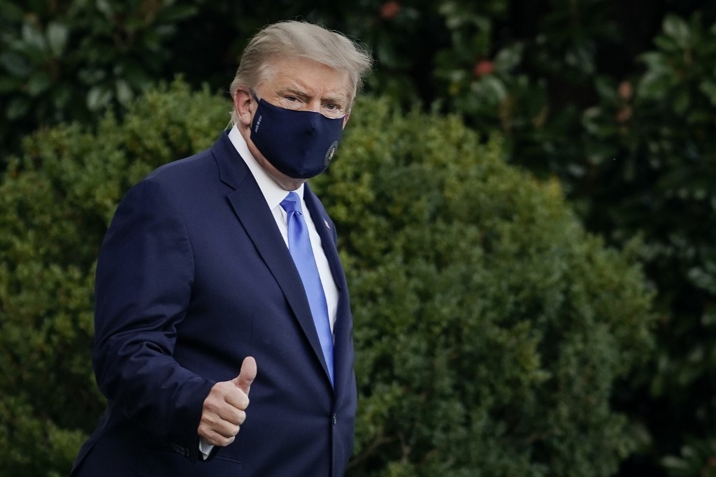 WASHINGTON, DC - OCTOBER 02: U.S. President Donald Trump leaves the White House for Walter Reed National Military Medical Center on the South Lawn of the White House on October 2, 2020 in Washington, DC. President Donald Trump and First Lady Melania Trump have both tested positive for coronavirus.   Drew Angerer/Getty Images/AFP