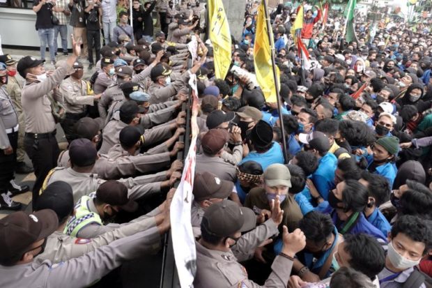 indonesia protesters police clash