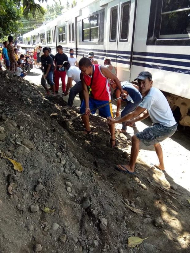 A Bicol-bound Philippine National Railways (PNR) train was derailed in Gumaca, Quezon which caused a two-hour traffic jam Saturday morning. The derailed train was conducting a test run along the Manila-Bicol route. CONTRIBUTED PHOTO
