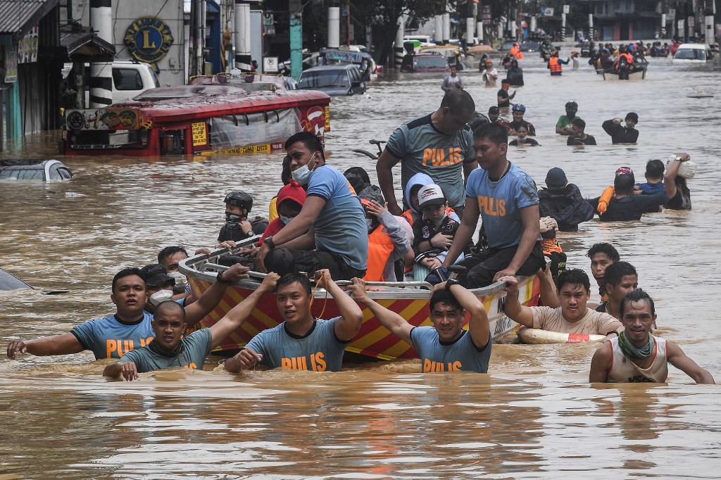 WATCH: Strenuous rescue operations in Marikina