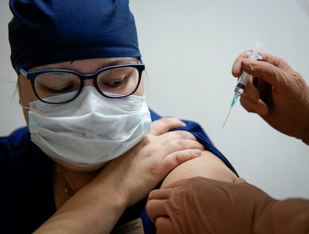 Medic in Russia gets injected with Sputnik V