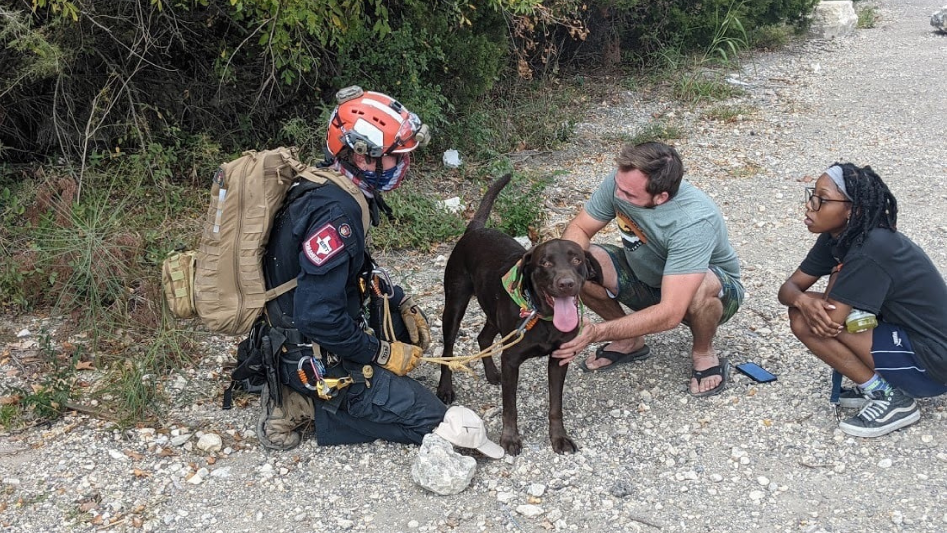 Американский спасатель с собакой