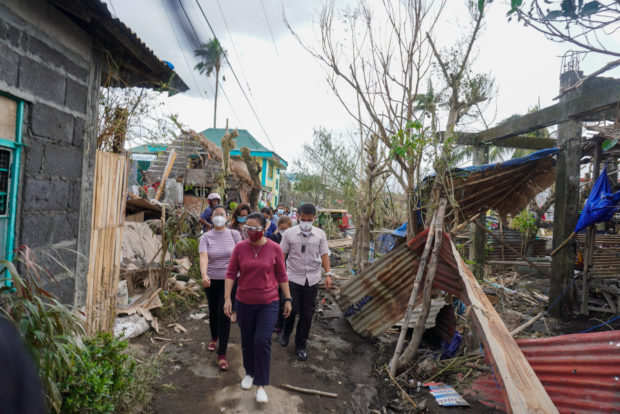 Vice President Leni Robredo also visited several parts of Albay on Tuesday, Nov. 3, 2020, in line with her office’s ongoing relief efforts for areas hit by Super Typhoon Rolly. VP Leni went to Tabaco North Central Elementary School in Bombon, Tabaco City, one of the pilot areas of the OVP’s Community Learning Hub initiative. The school, including the CLH area, currently serves as an evacuation center. The Vice President also went around Barangay Tayhi, a coastal community that was among the worst-hit areas in the city. She was joined by Mayor Krisel Lagman and other local officials. The OVP also brought relief assistance for affected families. Photo by OVP