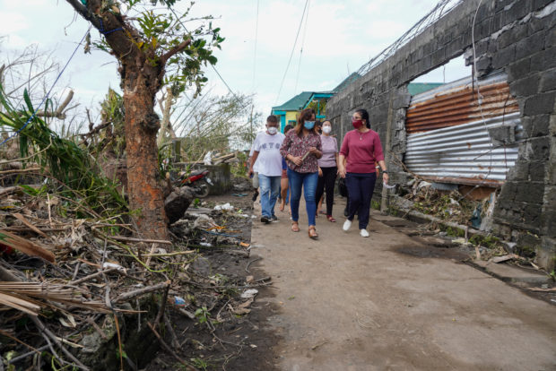 LOOK: Robredo visits Rolly-battered Catanduanes, Albay; gives aid