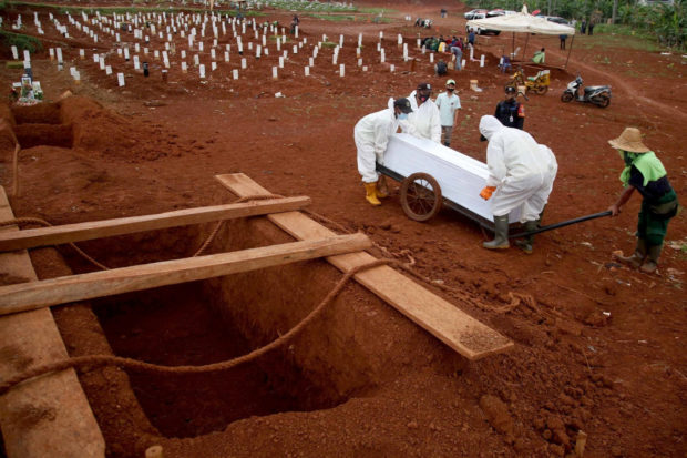 gravediggers indonesia public cemetery