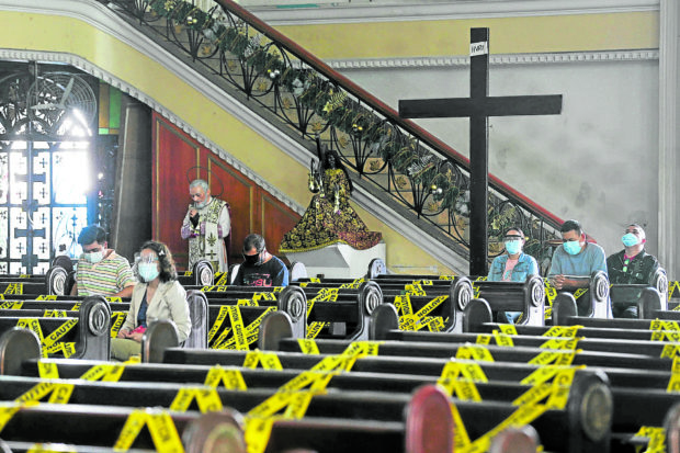 FOR THE FLOCK’S PROTECTION Health measures will be strictly enforced during “Simbang Gabi” or dawn Masses from Dec. 16 to 24. Under the guidelines issued by the Catholic Bishops’ Conference of the Philippines, churchgoers must wear protective masks and observe physical distancing during the services, as shown by worshipers at Saint Peter Parish Church on Commonwealth Avenue, Quezon City, on Wednesday