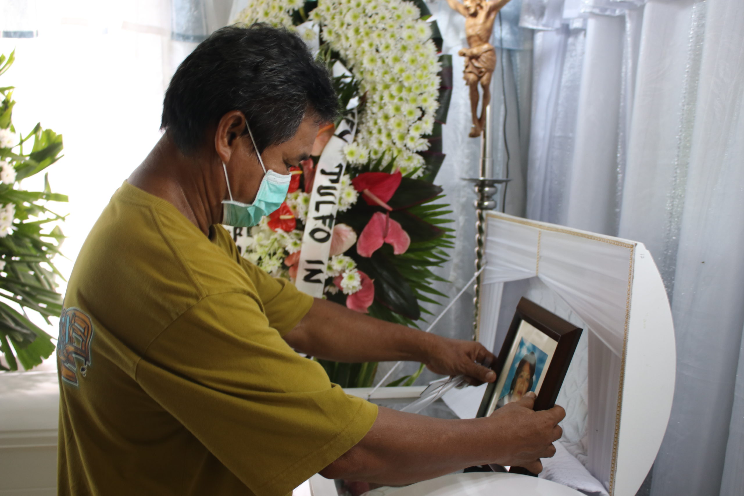 Widower In Paniqui Killings Asks Netizens Spare Killer Cop S Daughter From Insults Inquirer News