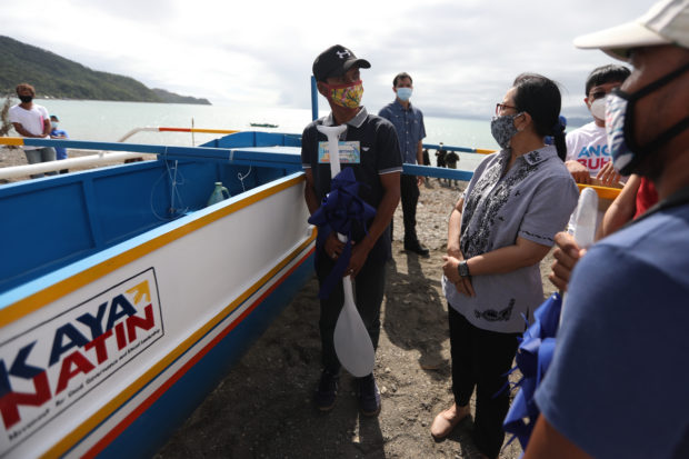 Robredo, partner-agencies provide boats for Aurora fisherfolk affected by typhoons