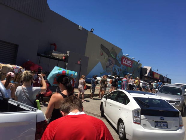 Perth Lockdown : Perth residents rush to supermarkets as ...