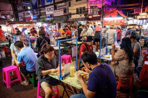 bangkok street food dining thailand