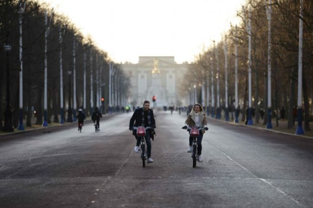 people cycling Buckingham palace UK