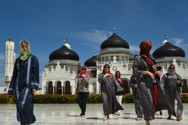 Indonesia bans mandatory Islamic 'hijab' scarves for schoolgirls