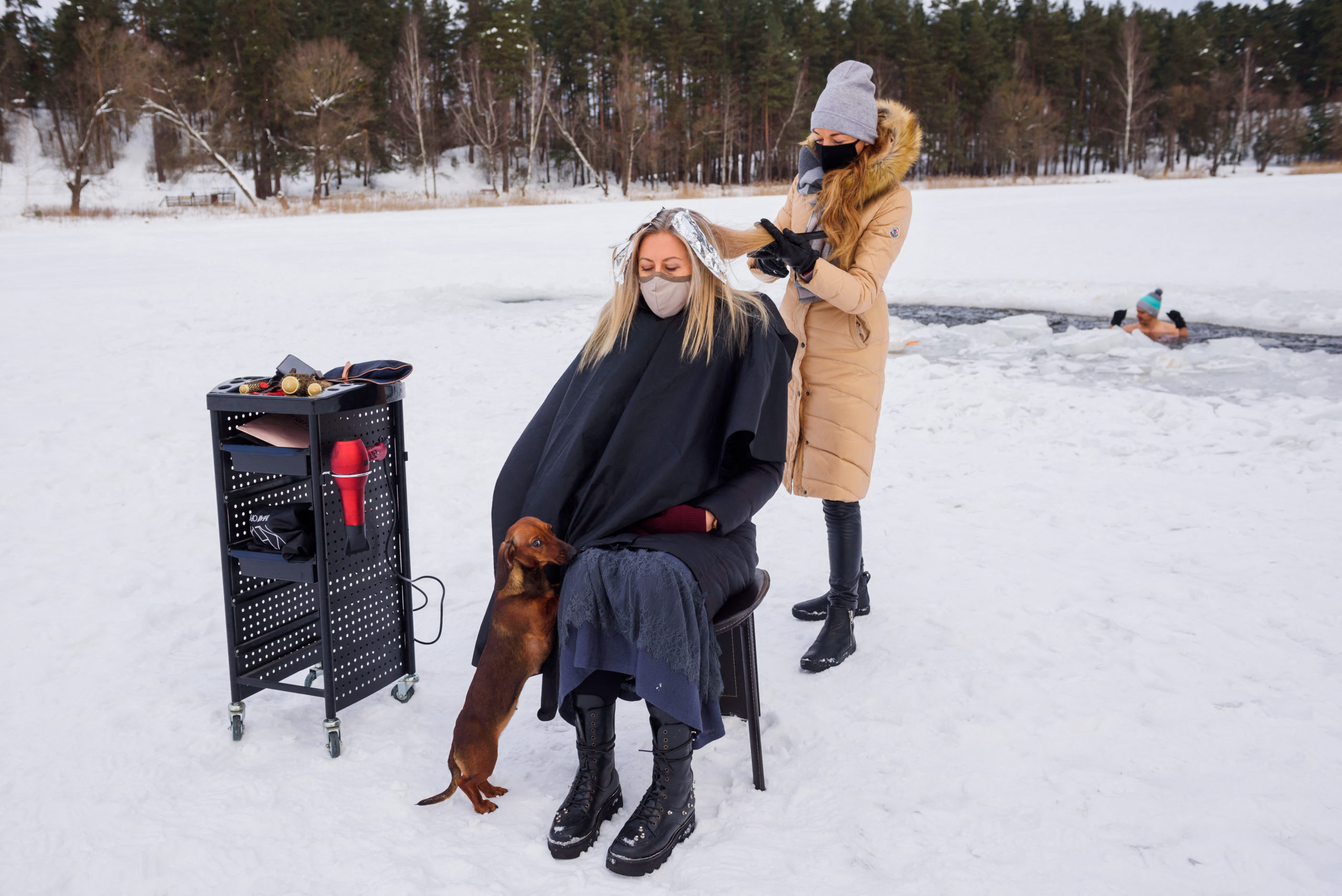 ผลการค้นหารูปภาพสำหรับ Haircuts on ice in Latvia to protest Covid ban afp
