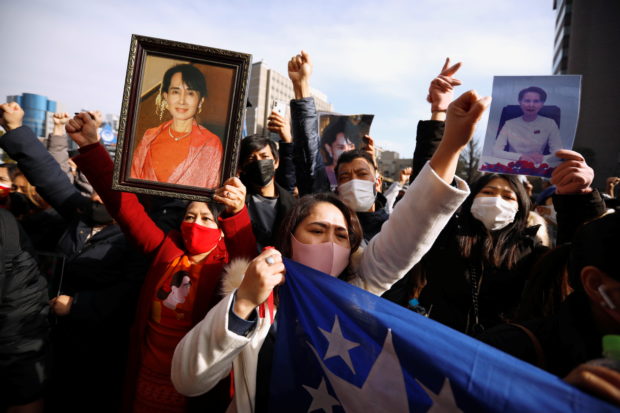 Japan gov't calls for Aung San Suu Kyi's release, restoration of democracy