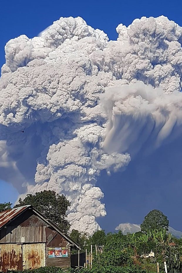 Indonesia's Mount Sinabung belches huge ash column