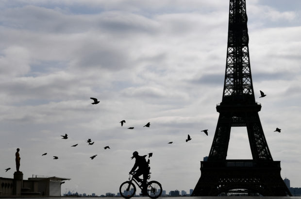 Parisians flee capital as new lockdown looms