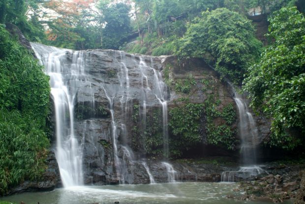 Hinulugan Taktak is a waterfall located in Taktak Road, Brgy. Dela Paz, Antipolo City, Rizal. It was once a popular tourist destination famous for its refreshing and idyllic falls. It has been considered as one of the most important landscapes in the Province of Rizal, playing a role in the province’s legendary history and a part in Antipolo’s natural and cultural heritage. Legend has it that during the 16th century, a local priest was forced by the local people to drop the bell in the river due to its harsh and unbearably loud sound when rung during Angelus; thus the name “Hinulugan Taktak,” which literally means “where the bell was dropped.”