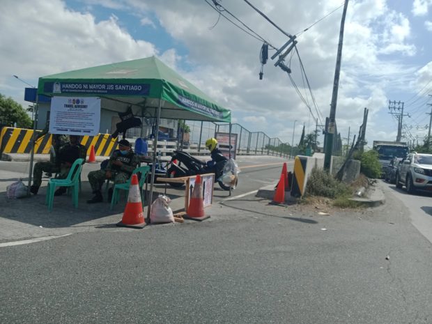 400 cops, Army reservists man checkpoints in Bulacan as ECQ starts
