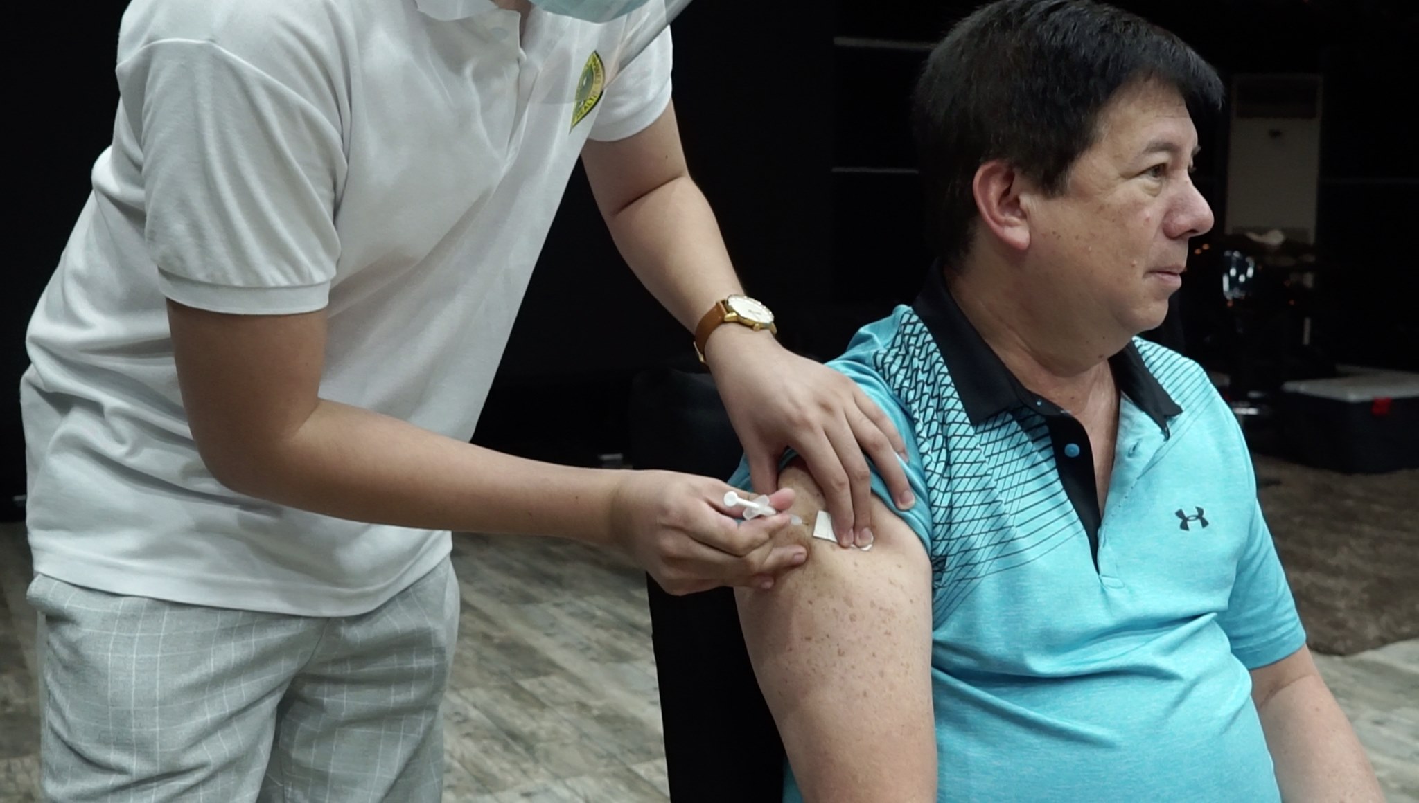 A DOH Nurse deployed at City Health Office administers the COVID-19 vaccine to Mayor Alfred S. Romualdez today, after the screening and assessment by acting City Health Officer Dr. Gloria Fabrigas. 
