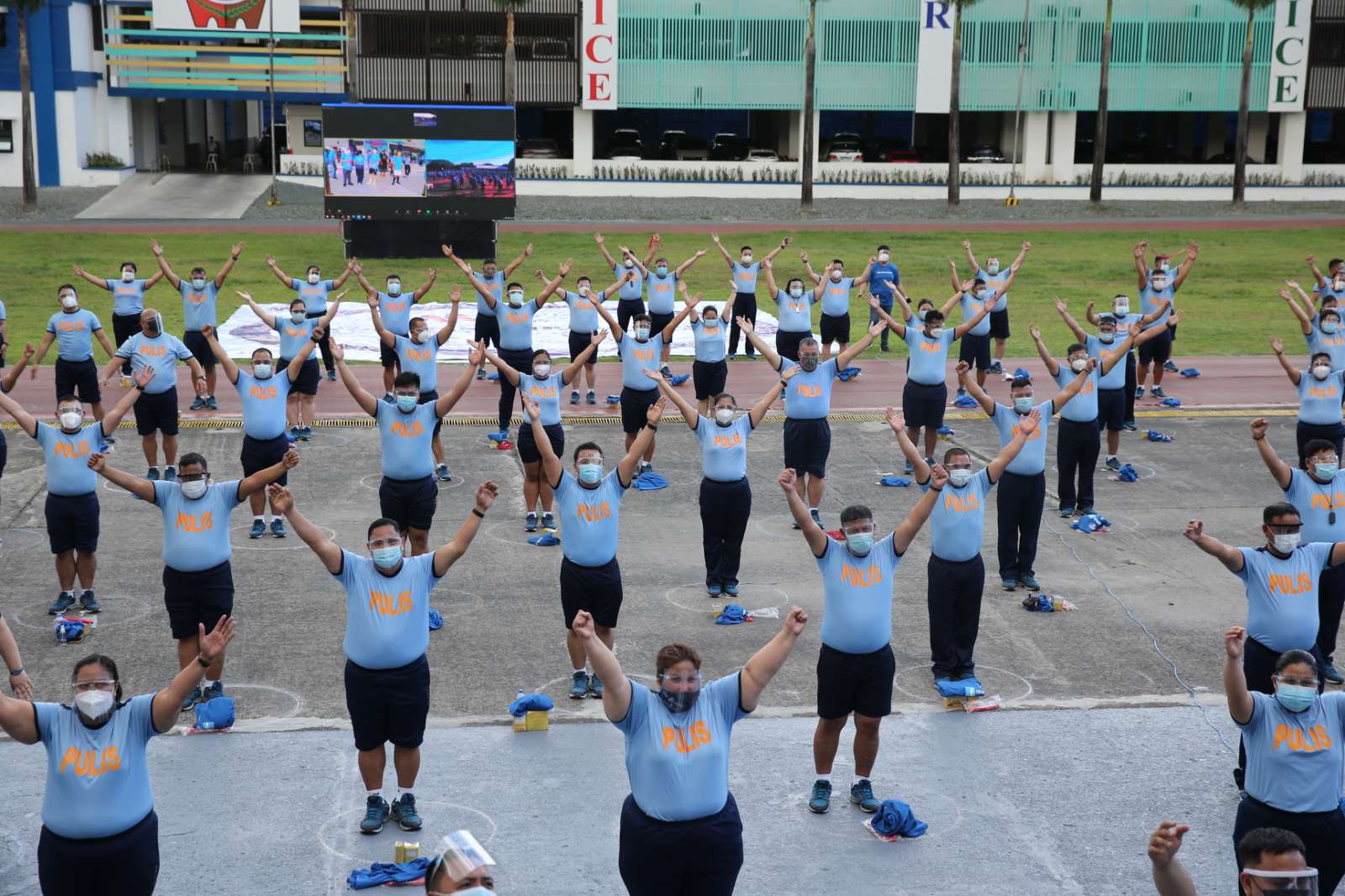 PNP chief Debold Sinas joins other cops on launch of the agency's Chubby Anonymous Project, a weight loss program for uniformed personnel classified as obese. 📸 PNP-PIO 