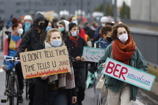 GERMANY-TRANSPORT-AVIATION-AIRPORT-CLIMATE-DEMONSTRATION