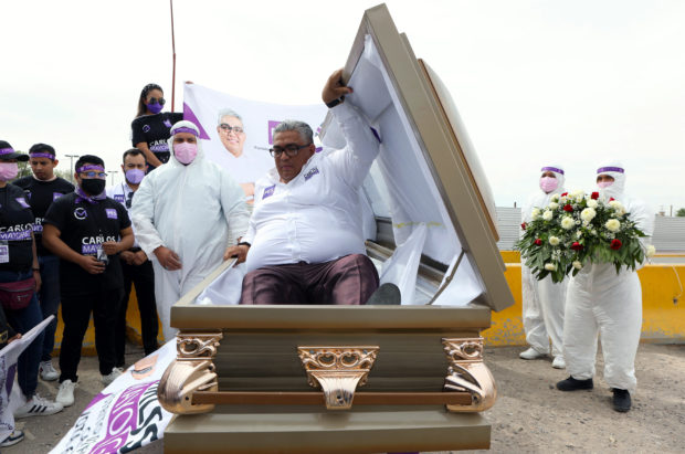 Mexican candidate coffin