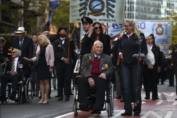Thousands gather in Australia and New Zealand to honor ANZAC forces