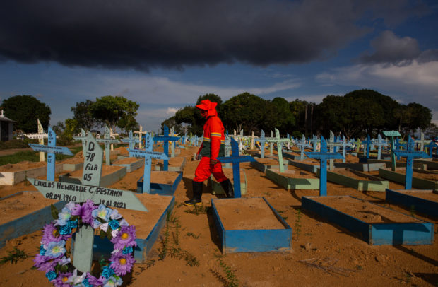 Brazil's COVID-19 death toll surpasses 400,000