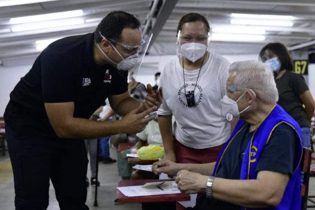 Taguig Mayor Lino Cayetano visits one of the city's vaccination hubs.