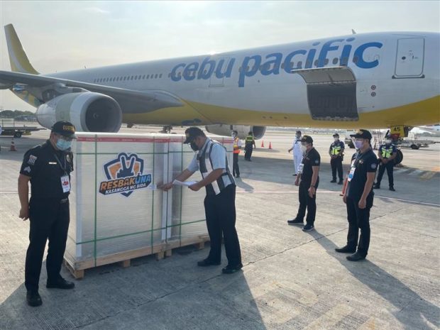 Cebu Pacific transports 500,000 doses of Sinovac vaccines from China 1