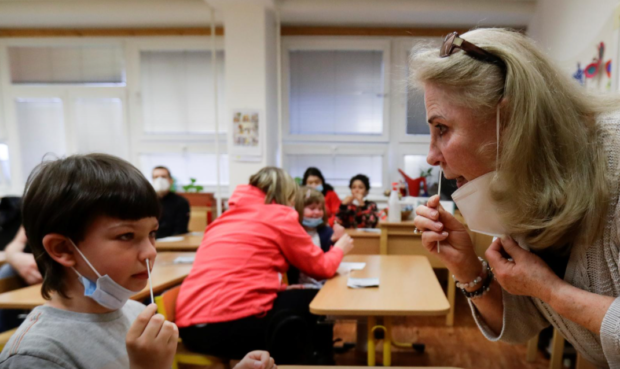 Czech COVID-19 daily tally lowest since September as pupils return to classroom