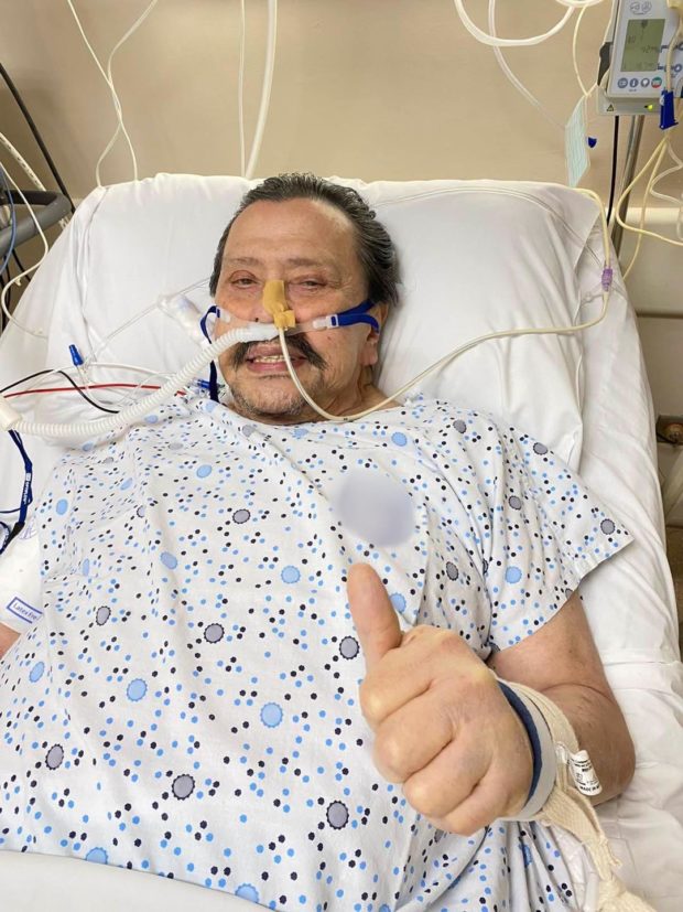 COVID-free Erap flashes a thumbs-up sign from ICU