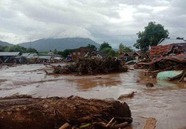 Indonesia death toll reaches 55 from floods, 40 missing