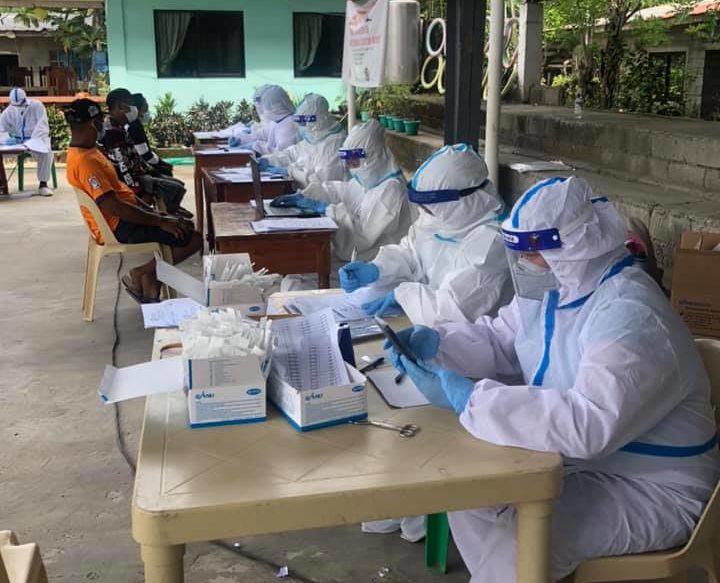 Health workers in Dingras town, Ilocos Norte province conduct coronavirus tests for residents amid a surge in COVID-19 cases. PHOTO FROM DINGRAS LGU