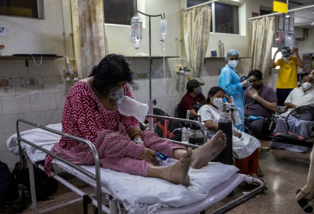 A patient suffering from the coronavirus disease (COVID-19) receives treatment inside the casualty ward at a hospital in New Delhi, India, May 1, 2021. REUTERS/Danish Siddiqu