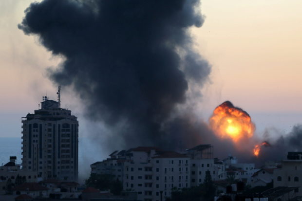 Israel pounds Gaza to curb Palestinian militants but rockets still fly