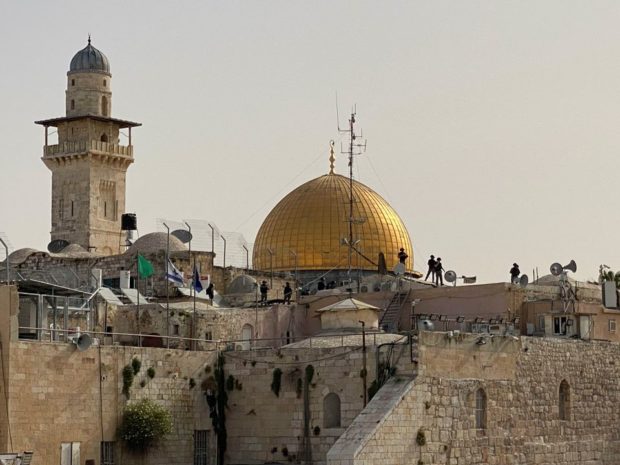 Violence erupts at al-Aqsa mosque as Israel marks Jerusalem Day