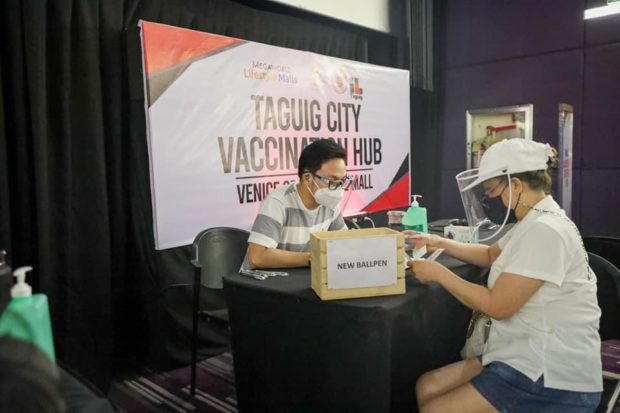 Venice Mall vaccination hub in Taguig