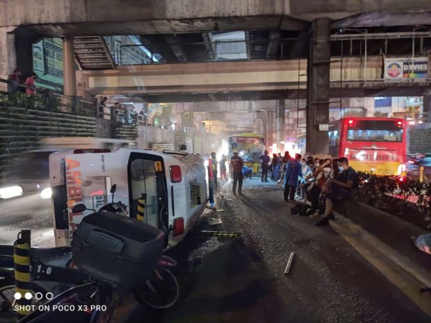 Bus, ambulance figure in accident on Edsa-Shaw tunnel