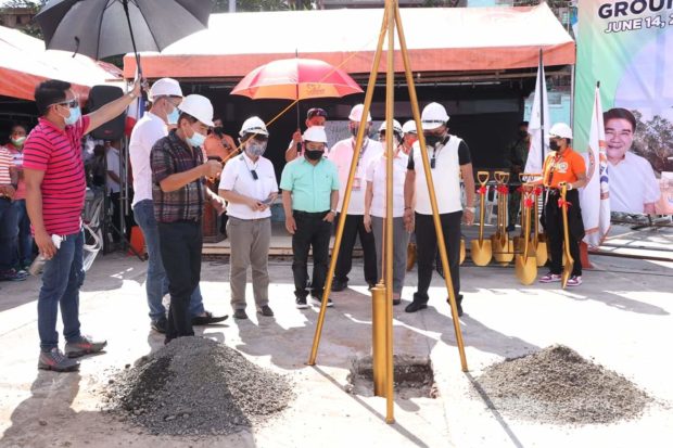 Groundbreaking ceremony for a four-story campus building in Caloocan.