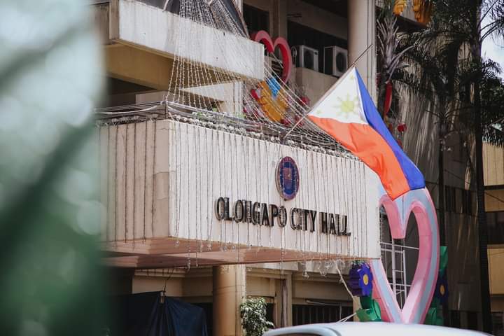 Philippine flag is flown at half-staff in front of Olongapo City hall